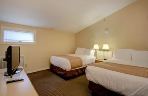 Great 2nd Floor Split level Unit W/Private Balcony - Image 4