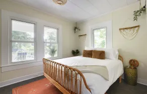 Bungalow style home - 10 min walk to beach! - Image 3