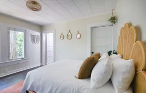 Bungalow style home - 10 min walk to beach! - Image 2