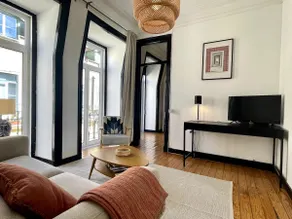 Central Hidden Gem Rustic Modern 2 Bedroom Flat - Image 5