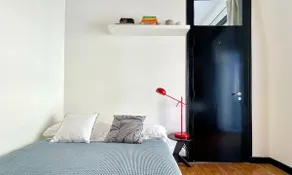Central Hidden Gem Rustic Modern 2 Bedroom Flat - Image 3