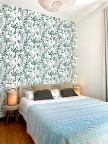 Central Hidden Gem Rustic Modern 2 Bedroom Flat - Image 2