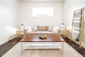 Beach Vibes | KING Bed | Fireplace | Netflix| WiFi - Image 3