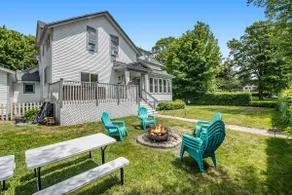 Lighthouse Manor: Block from the beach! Sleeps 20! - Image 2