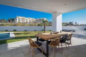 Modern villa walking distance from the beach - Image 3