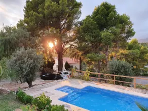 Spacious sea-side house with magnificent views - Image 2