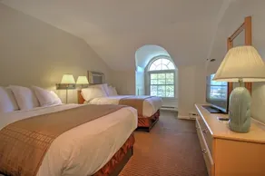 Shore Road Penthouse Apartment - Image 4