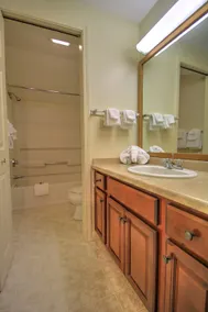 Shore Road Penthouse Apartment - Image 3