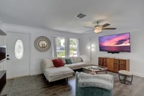 Hidden Gem-Central Naples-3 Miles to Town & Beach - Image 5