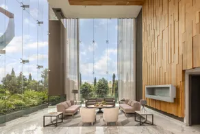 A beautiful loft overlooking La Mexicana Park - Image 2