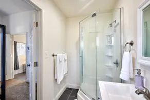 KING Bed | Full Kitchen | Remodeled | Spacious - Image 4