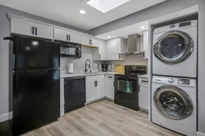 Elegant, Spacious Three Bedroom Residential House. - Image 5