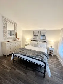 Newly Renovated + Centrally Located Couples Nook - Image 5