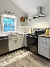 Newly Renovated + Centrally Located Couples Nook - Image 3