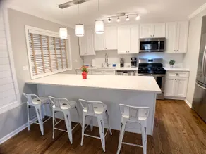 Lincoln Pk-Kingbed-fast WIFI-Parking-crib-roofdeck - Image 2