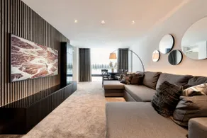 The Lyndwood, Luxury 2 Bed Home with Parking - Image 5