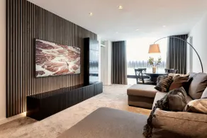The Lyndwood, Luxury 2 Bed Home with Parking - Image 4
