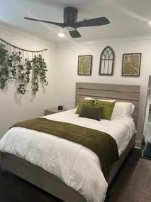 Cozy 2-bedroom Farmhouse with parking on premise - Image 3