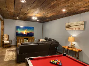 Private Escape / Downtown Blue Ridge in 15 minutes - Image 3