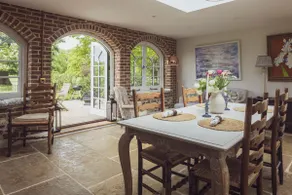 Romantic and luxurious cottage in private parkland - Image 4
