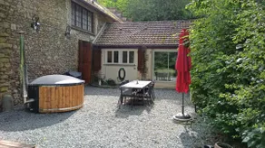 Superb Restored Barn with Private Pool and Hot Tub - Image 4