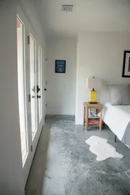 Luxurious suite in town with relaxing country vibe - Image 5