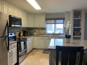 Downtown Oceanfront — Stylish, Secure & Walkable - Image 4