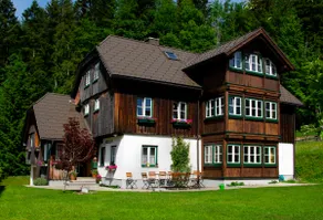 Cozy apartment in traditional outdoor house - Image 4