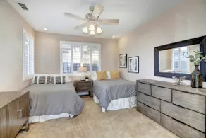 Clean Beautiful Professionally Furnished Lux Home - Image 4