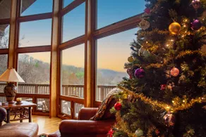 --Mountain Chalet Getaway with Breathtaking View Next to Tail of Dragon-- - Image 4