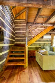 Honeymoon Cabin - Image 4