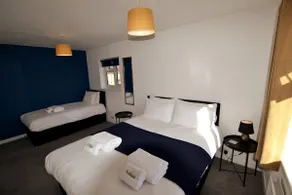 Wisteria 2 bed House - STAYSEEKERS - Image 3