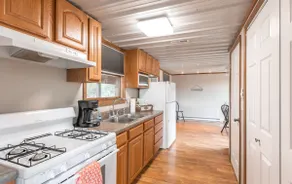 3 Bed 2 Bath Cabin on 300 acre Cattle Farm with Hot Tub and Private River Access - Image 5