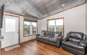 3 Bed 2 Bath Cabin on 300 acre Cattle Farm with Hot Tub and Private River Access - Image 3