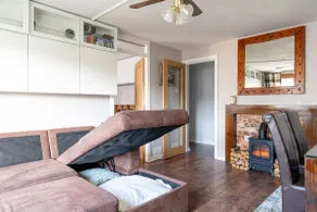 Lovely 1-bedroom property with balcony in West end - Image 5