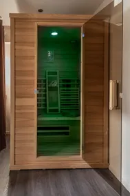 Luxury Wellness Studio with private sauna. Free wifi. - Image 5