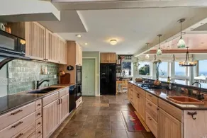 Large 4 BR coastal home with amazing ocean views! - Image 3