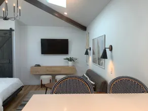 Chic Cottage in Cool Culver City - Image 4