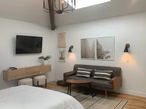 Chic Cottage in Cool Culver City - Image 3
