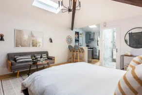 Chic Cottage in Cool Culver City - Image 5