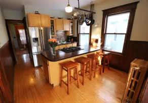 Peaceful Modern Victorian Home Near Light Rail - Image 3