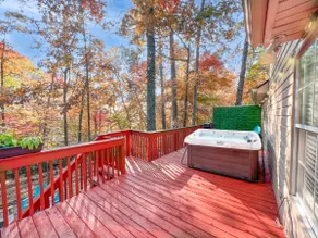 2800 sqft Forest Retreat!4 min to Pool- Hot Tub~Firepit~Dogs! 8 min to Town!! - Image 3