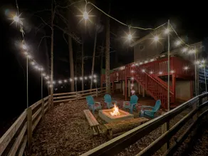 2800 sqft Forest Retreat!4 min to Pool- Hot Tub~Firepit~Dogs! 8 min to Town!! - Image 5