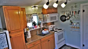 Charming cottage w/ outdoor shower in fishing town - Image 5