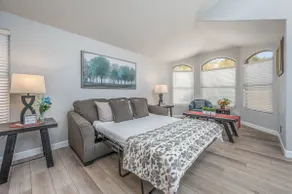 Family Home 3 beds/Private Heated Pool-10 mins to Stadium. - Image 5