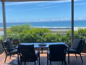 Beach bungalow on the ocean. - Image 4