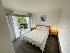 2 bedroom beach pad 450m to the waves - Image 4