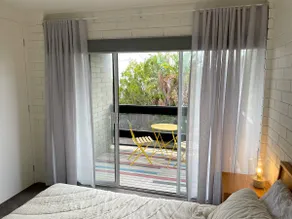 2 bedroom beach pad 450m to the waves - Image 2