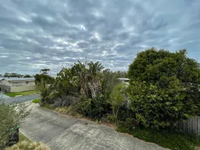 2 bedroom beach pad 450m to the waves - Image 5