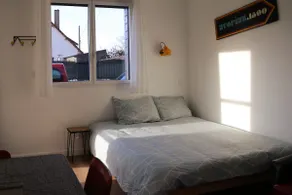 My pied-à-terre: comfortable, quiet, close to train station - Image 4